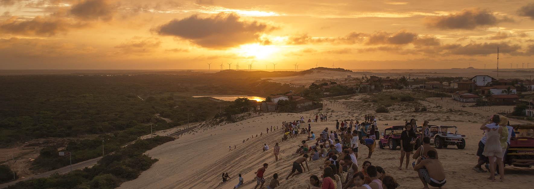 POR DO SOL MARAVILHOSO EM CANOA QUEBRADA